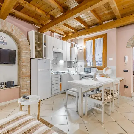 Nell'antico Ghetto Ebraico Apartment