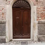 Nell'antico Ghetto Ebraico アパート