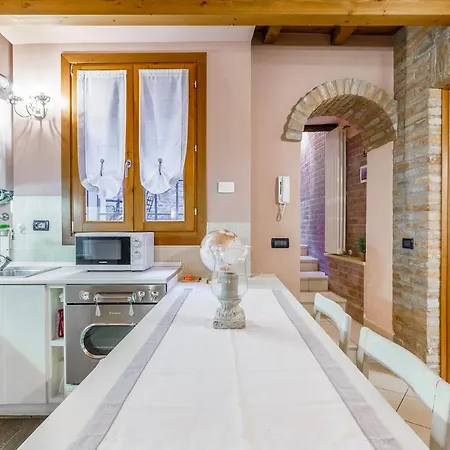 Nell'antico Ghetto Ebraico Apartment