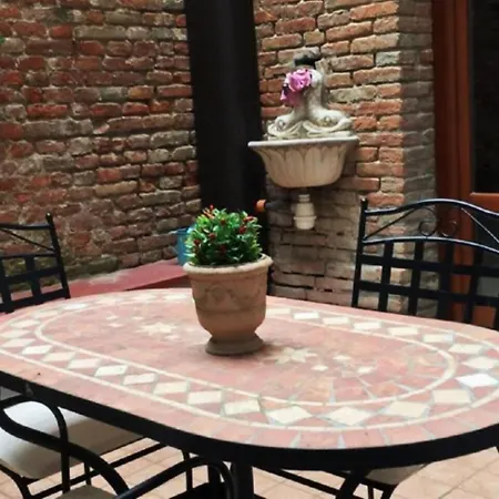 Nell'antico Ghetto Ebraico Apartment