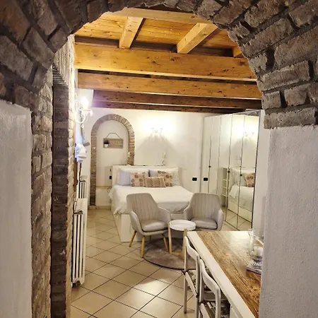 Nell'antico Ghetto Ebraico Apartment